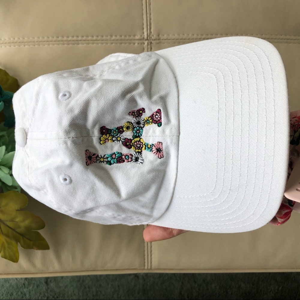 [American Eagle] LA floral and white baseball hat
